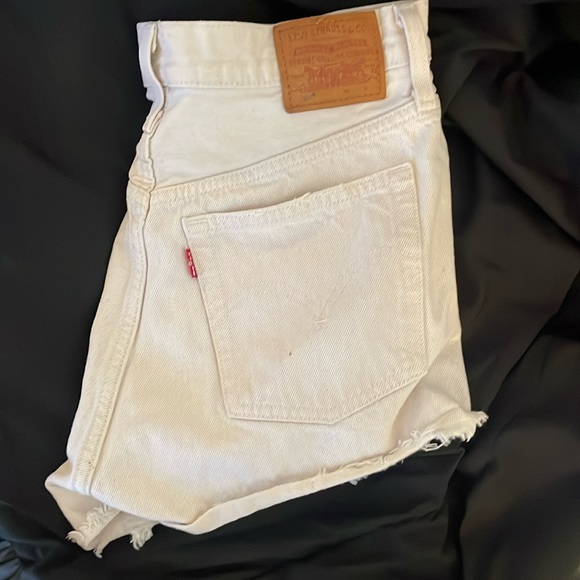 Levi's Pants - Women’s Levi shorts